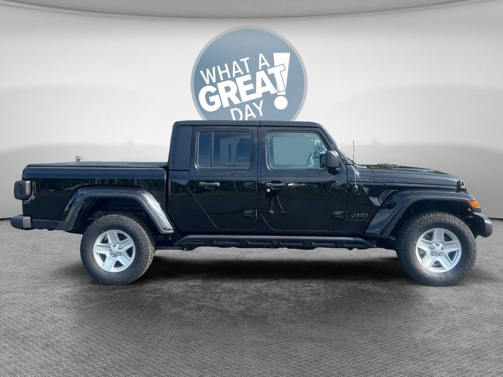 2022 Jeep Gladiator Sport