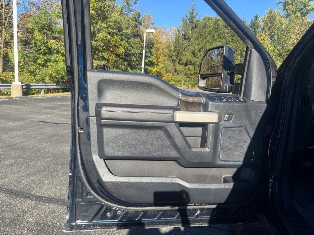 2022 Ford F-350SD Lariat