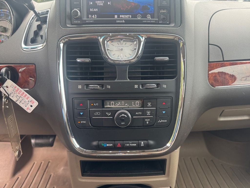 2016 Chrysler Town & Country Touring