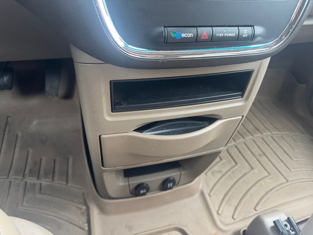 2016 Chrysler Town & Country Touring