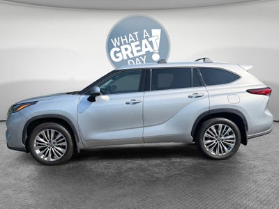 2023 Toyota Highlander Hybrid Platinum