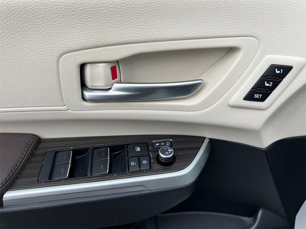 2023 Toyota Sienna Platinum 7 Passenger