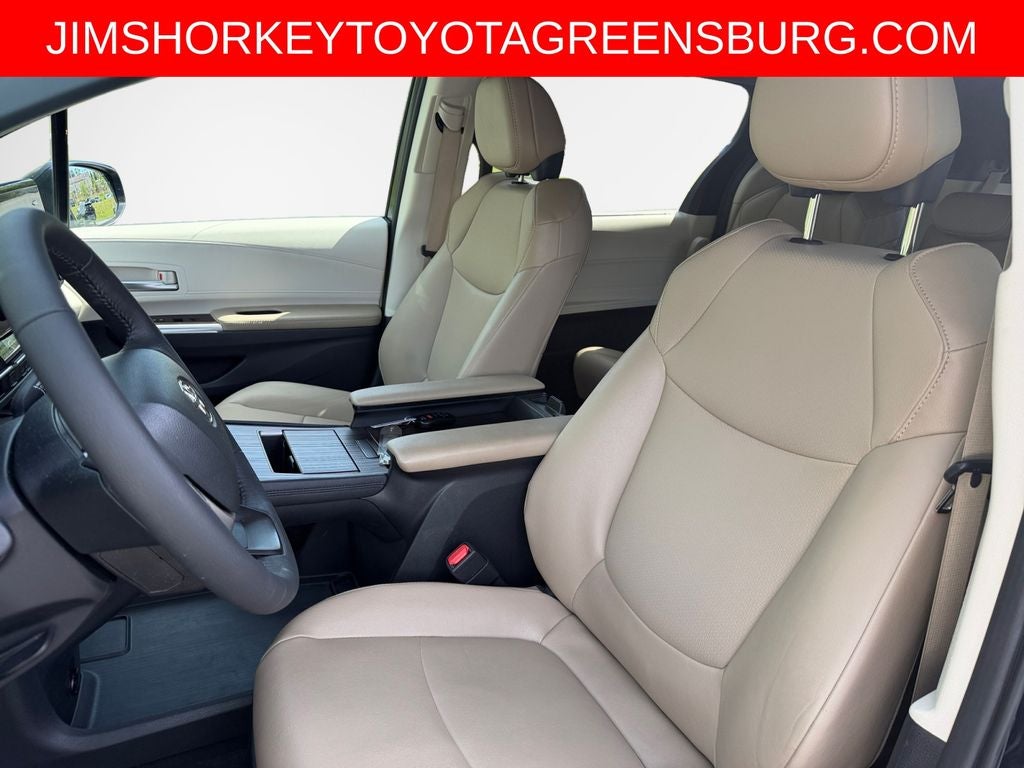 2023 Toyota Sienna XLE 8 Passenger