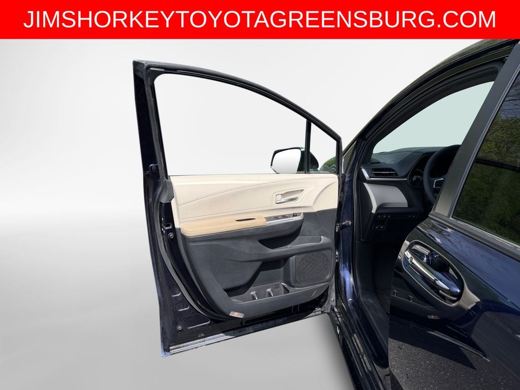 2023 Toyota Sienna XLE 8 Passenger