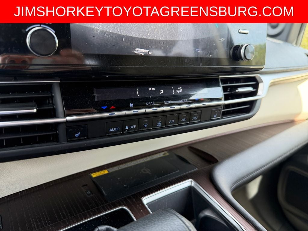 2023 Toyota Sienna XLE 8 Passenger
