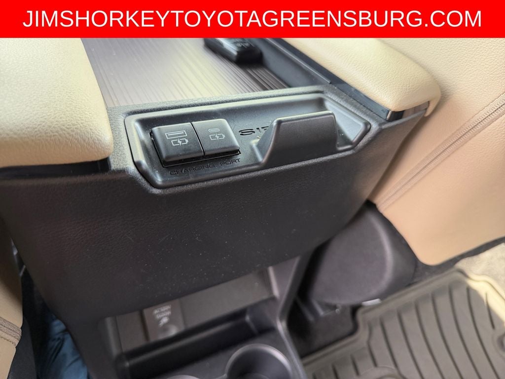 2023 Toyota Sienna XLE 8 Passenger