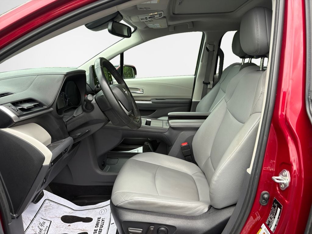 2022 Toyota Sienna XLE 8 Passenger
