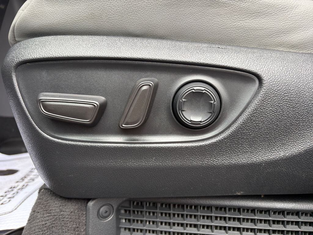 2022 Toyota Sienna XLE 8 Passenger