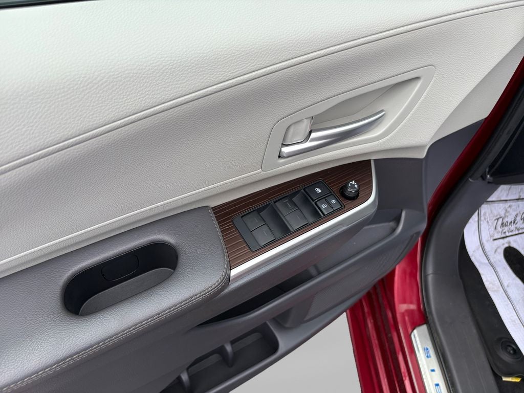 2022 Toyota Sienna XLE 8 Passenger