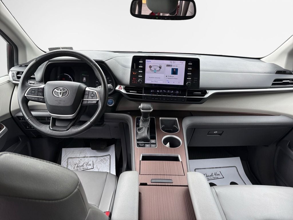 2022 Toyota Sienna XLE 8 Passenger
