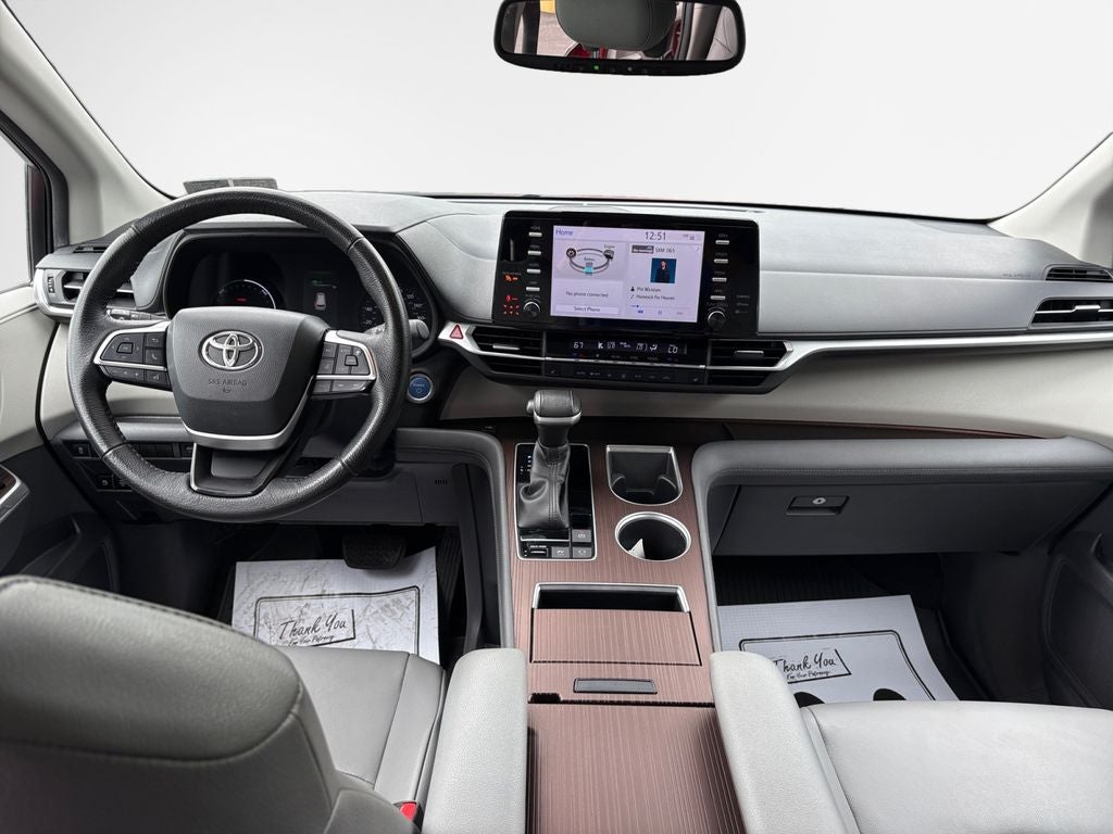 2022 Toyota Sienna XLE 8 Passenger
