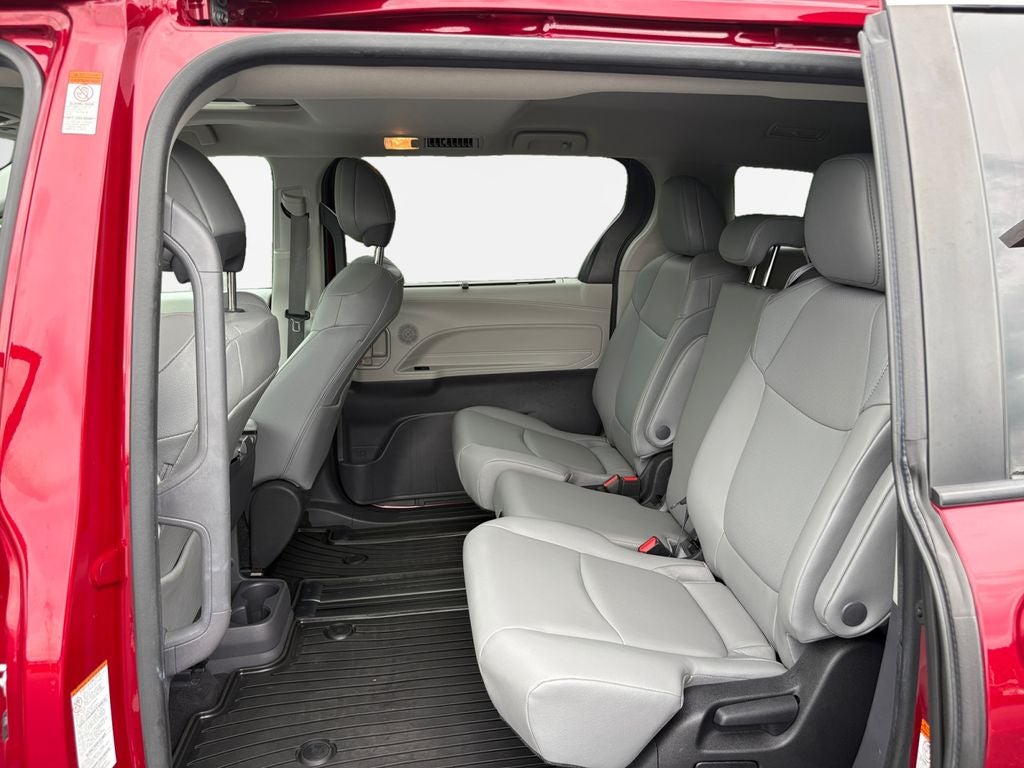 2022 Toyota Sienna XLE 8 Passenger
