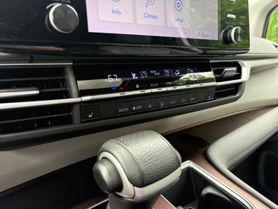 2022 Toyota Sienna XLE 8 Passenger