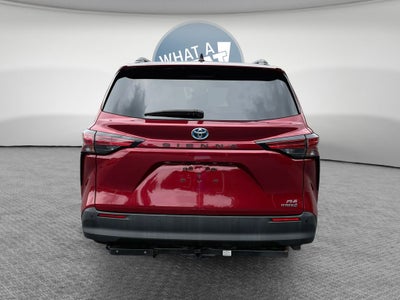 2022 Toyota Sienna XLE 8 Passenger