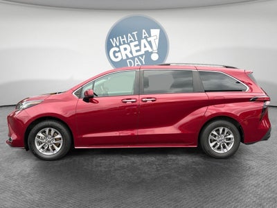 2022 Toyota Sienna XLE 8 Passenger
