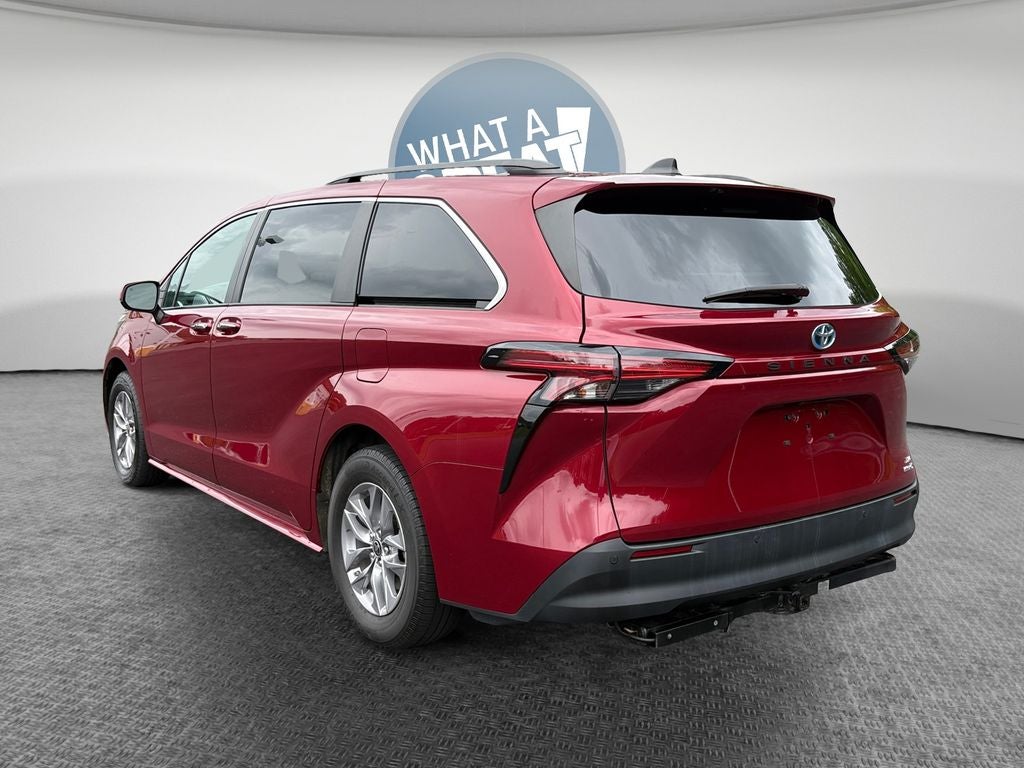 2022 Toyota Sienna XLE 8 Passenger