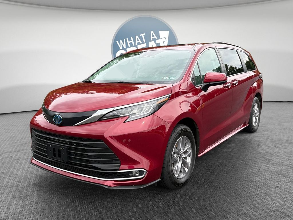 2022 Toyota Sienna XLE 8 Passenger