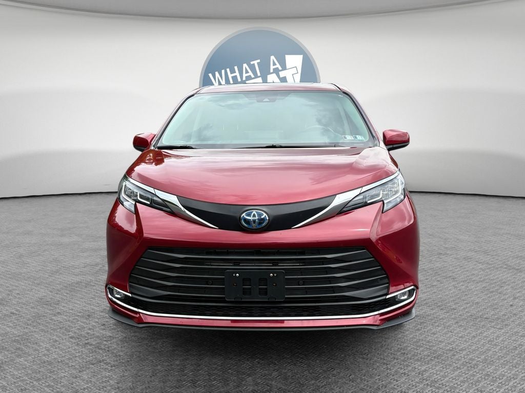 2022 Toyota Sienna XLE 8 Passenger