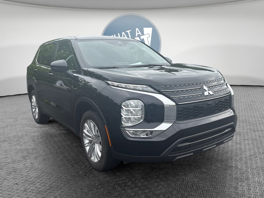 2024 Mitsubishi Outlander ES S-AWC's photo