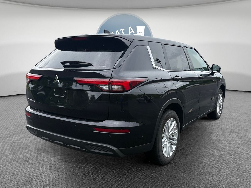 2024 Mitsubishi Outlander ES