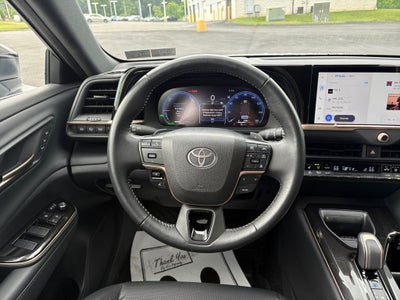 2025 Toyota Crown Signia XLE