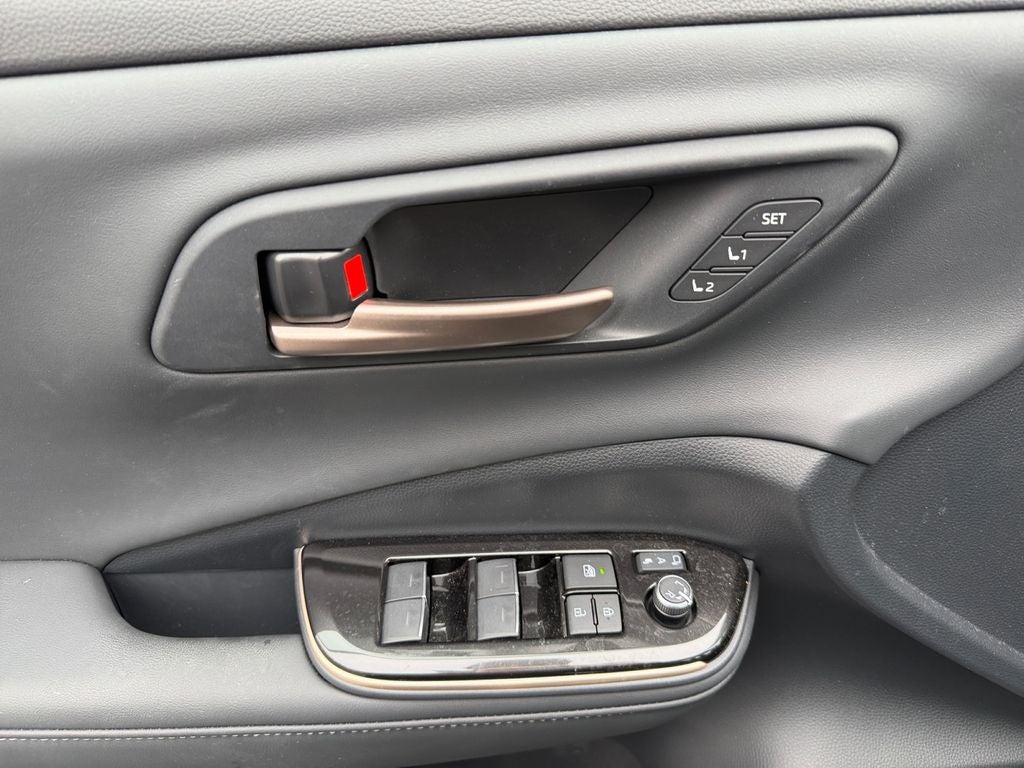 2025 Toyota Crown Signia Limited