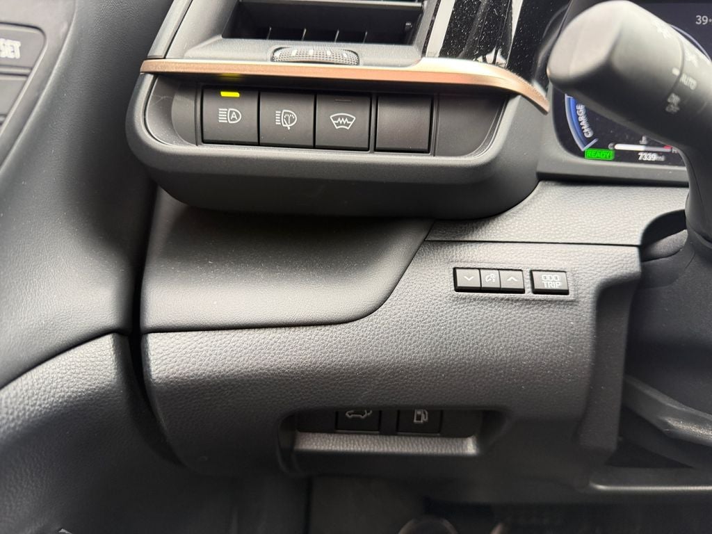 2025 Toyota Crown Signia Limited