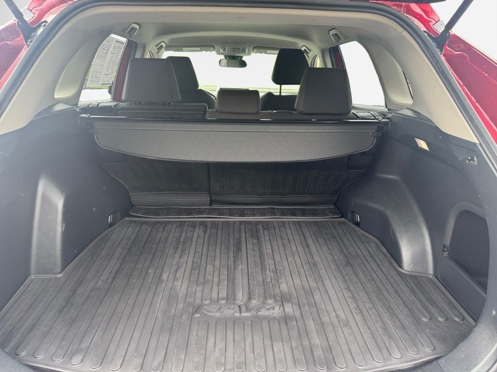 2022 Toyota RAV4 Hybrid LE